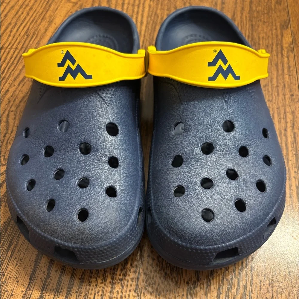 West Virginia CROCS Women’s 10-11. Men’s 8-9 - Picture 1 of 5